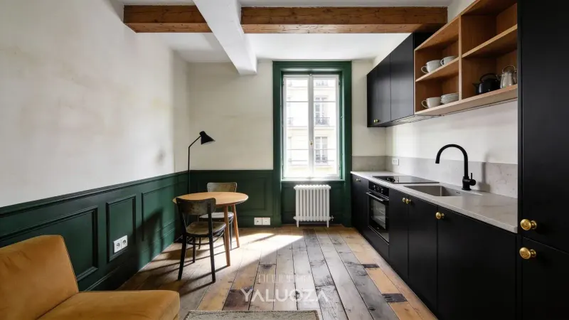 Trois pièces de 74 m² à poutres apparentes, rue du Bouloi