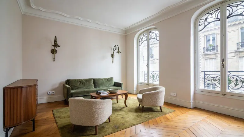 Quatre pièces Art nouveau de 132 m² restauré, rue La Fontaine