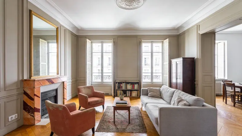 Cinq pièces de 148 m² de famille, cheminée en Sarrancolin, rue Michel-Ange