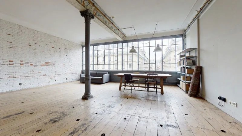 Ancien atelier de 88 m² au quatrième étage, rue d'Aboukir