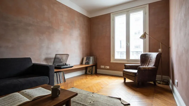 Quatre pièces de 112 m² avec salle de musique traitée, rue Nollet