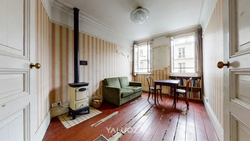Deux pièces de 52 m² au-dessus du marché, rue Mouffetard