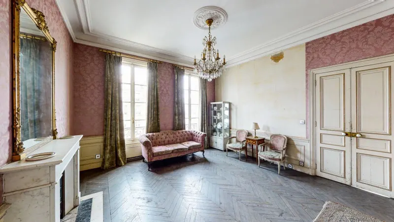 Cinq pièces de 134 m² de famille, à rafraîchir, rue Las Cases