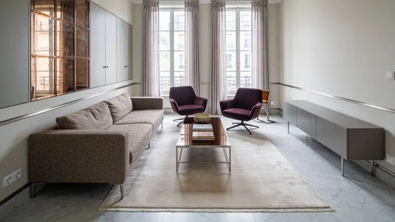 Cinq pièces de 186 m² entièrement repensé, rue de Berri