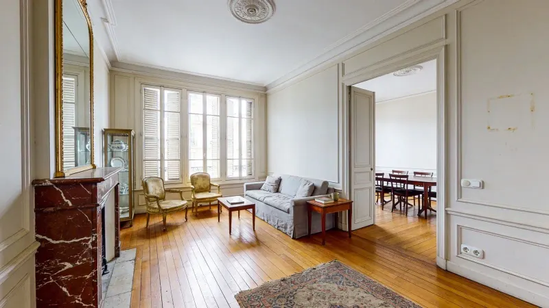 Cinq pièces de 164 m² de famille, boiseries d'origine, rue de Lisbonne